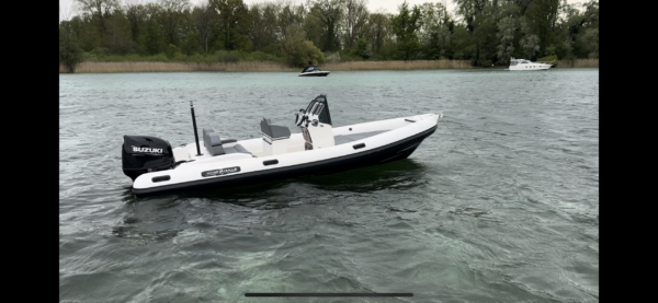 HYDROHULLS - HH6 Vorführboot